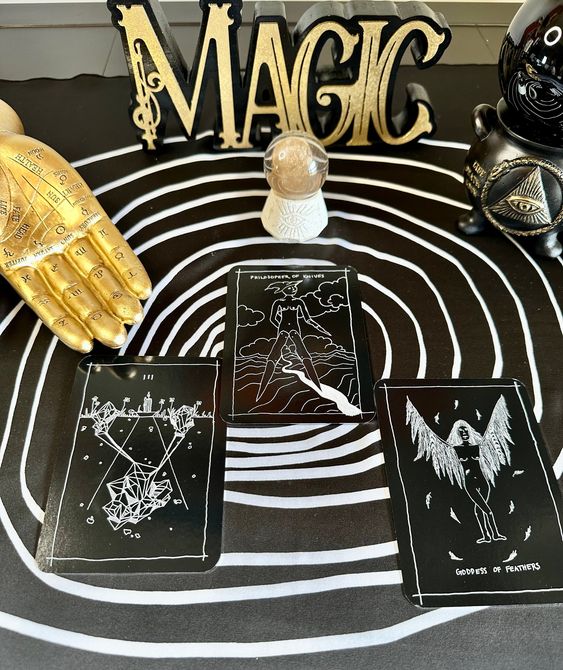 Black Feather Tarot – Professional Tarot Card Readings – Great Service Guaranteed